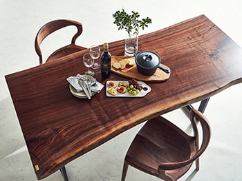 ウォールナット材とは? 木材の特徴と家具に使用するメリット・デメリットを解説